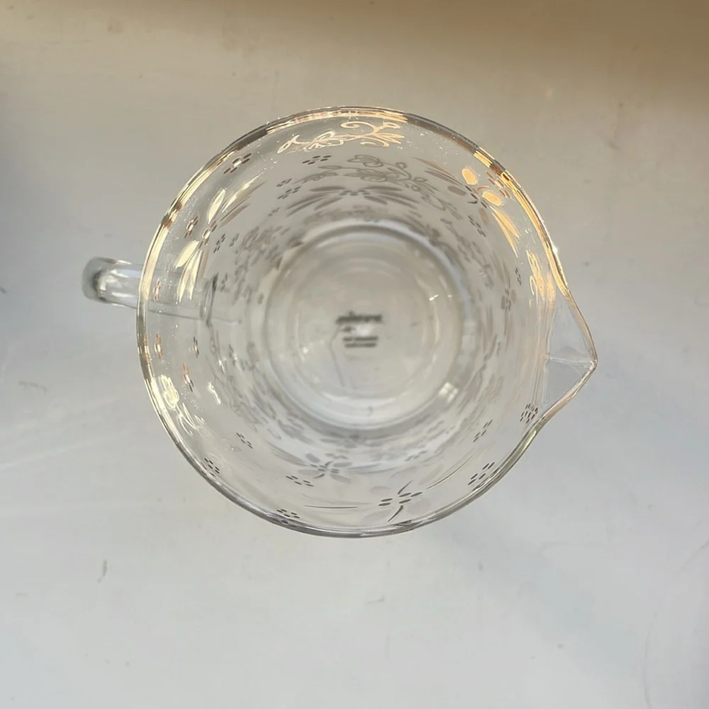 Temp-tations floral Water pitcher